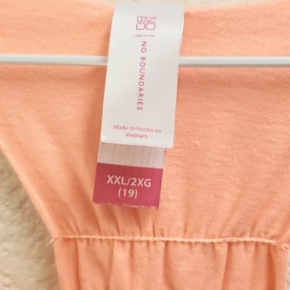 No Boundaries Tees - Picture 3 of 7